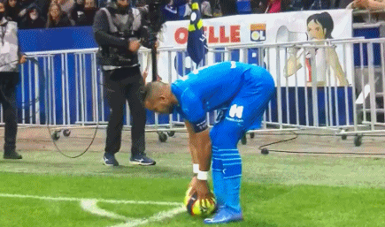 赖因德斯谈自己与德布劳内比较：我属于B2B中场，定位为8号位球员（赖因德斯谈与德布劳内对比：自认B2B型中场，司职8号位）