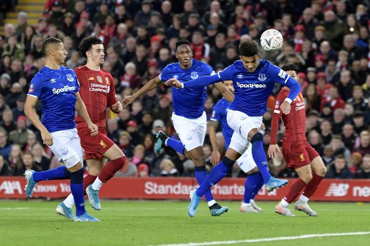 快船对阵独行侠三连败，独行侠逆转取胜，弗拉格创历史纪录。