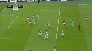 2026年世界杯小组抽签仪式，日本队10号竟如此反应，深夜点击量超百万