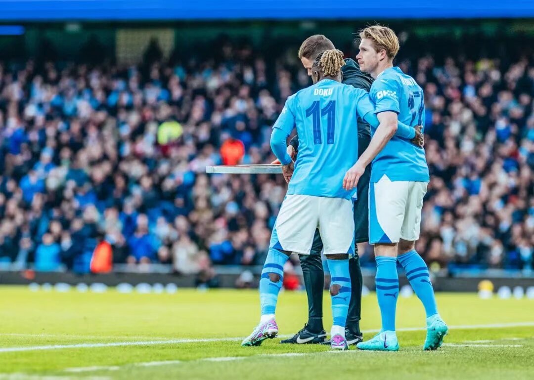 浓眉：弗拉格在琢磨如何在高压下打好球，把球稳稳传给队友